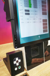 Das ADA-Navigationspad kann optional in die Self-Checkout- Terminals von <a href=