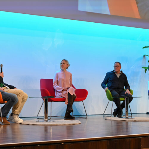 Beim Leaders Tech Talk sprachen v. l. n. r.: Jeremy Drury (Ikea), Randy John (Fressnapf), Antje König
(Hovalorem), Gerhard Göttert
(Autobahn Tank & Rast), Andreas Schobert (Hornbach)
