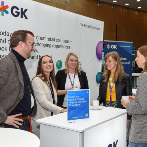 Networking am Stand von Hauptsponsor GK