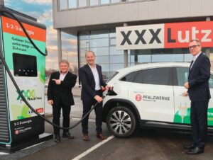 Die Pfalzwerke AG und die XXX Lutz Unternehmensgruppe machen gemeinsame Sache und werden 500 Ladepunkte für E-Autos an allen dessen deutschen Möbelhäusern installieren.
