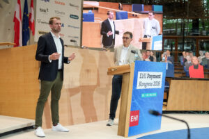 Maximilian Fuchs Senior Manager, Payments Consultant, CMSPI, und Jens Rühter Leiter Cash Management/Rechnungswesen, Deichmann 