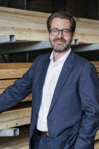 Ingo Leiner verlässt nach mehr als 30 Jahren im Unternehmen und 13 Jahren als Vorstand die Hornbach Baumarkt AG zum Ende des Geschäftsjahres 2025/26.