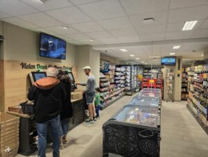 Schnell noch ein Paket Mehl oder eine Flasche Wein besorgen – das ist im wiedereröffneten 24/7-Edeka-Markt in Freckenfeld ab sofort rund um die Uhr und auch am Wochenende möglich.