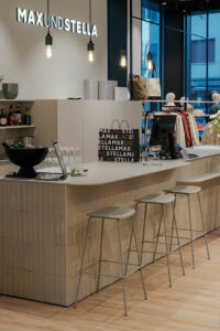 Die Café-Bar dient als Community-Point