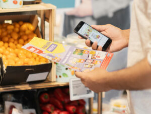 Das Ende des Papierprospekts bedeutet nicht, dass Rewe-Kund:innen künftig auf günstige Angebote verzichten müssen