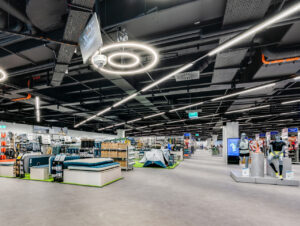 Decathlon kann durch die Unabhängigkeit von Drittanbietern Produktionskapazitäten in den eigenen Werken agil hoch- oder herunterskalieren