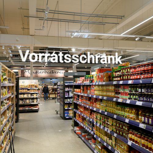 Der gesamte Markt ist mit LED-Beleuchtung ausgestattet.