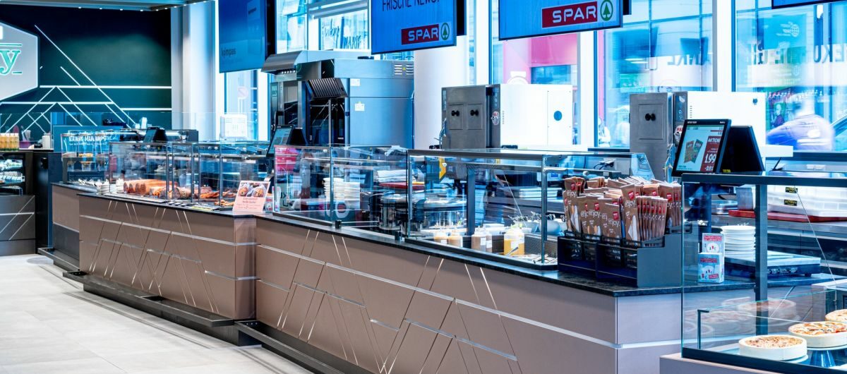 In der neuen Filiale in der österreichischen Hauptstadt soll eine breite Auswahl an Gerichten zum Mitnehmen das klassische Lebensmittelsortiment ergänzen.