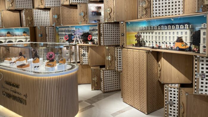 Mit dem Titel „Le Chocolat Maxime Frédéric at Louis Vuitton“ spielt das Luxusunternehmen in seinem Shanghaier Store bewusst mit zwei großen Namen.