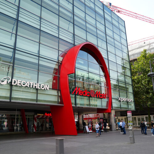 Die Filiale liegt ganz in der Nähe des Hamburger Hauptbahnhofs am Eingang der Shoppingmeile Mönckebergstraße