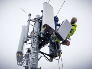 Die Deutsche Telekom rüstet Städte mit 5G-Antennen aus.