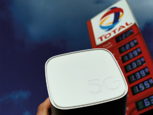 Der Tankstellenbetreiber Total und Vodafone haben im Februar 2020 Tankstellen mit 5G ausgerüstet.