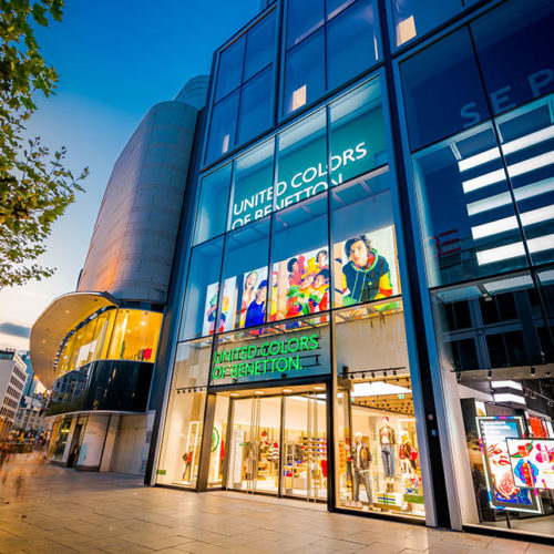 Der neue Benetton-Store befindet sich an der Frankfurter Einkaufstraße Zeil im neuen UpperZeil-Gebäude.  